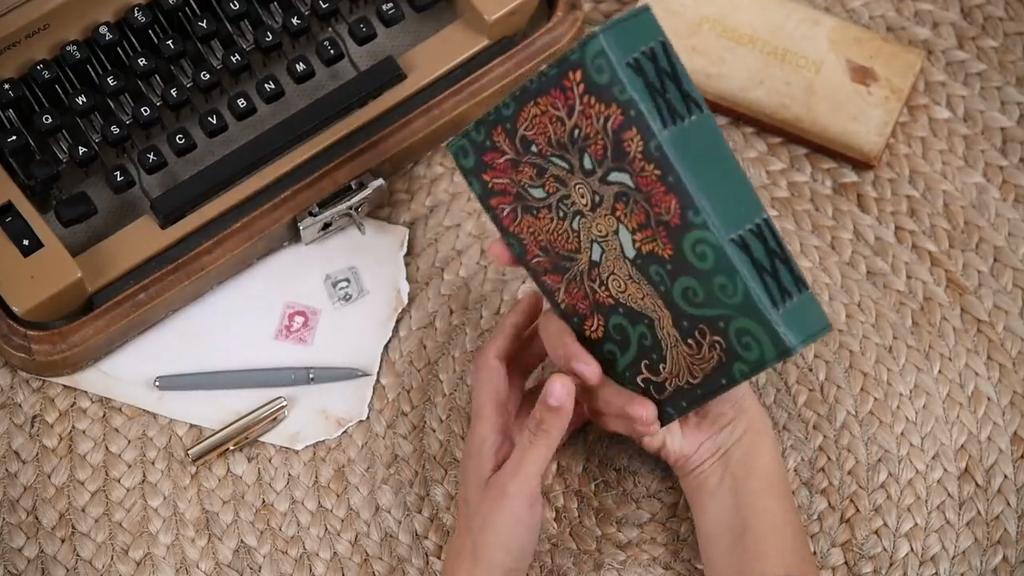 Пустой Дневник Книга Теней – Кожаный Гримуар Ручной Работы с Застежкой-Замком, Тиснением Языческой Молитвы, Антикварная Колдовская и Викканская Тетрадь