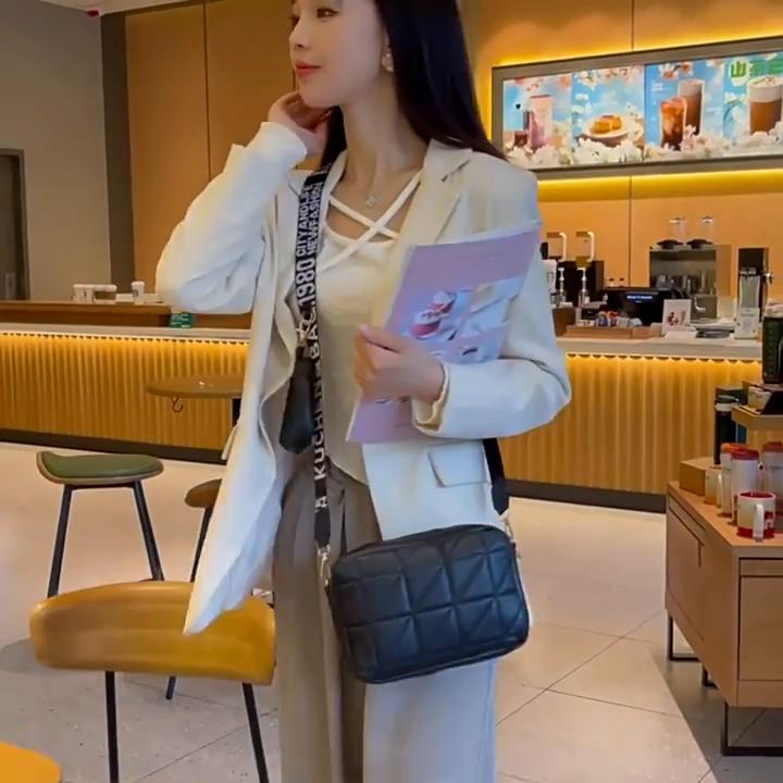 Yogodlns Quilted Detail Square Bag With Coin Purse