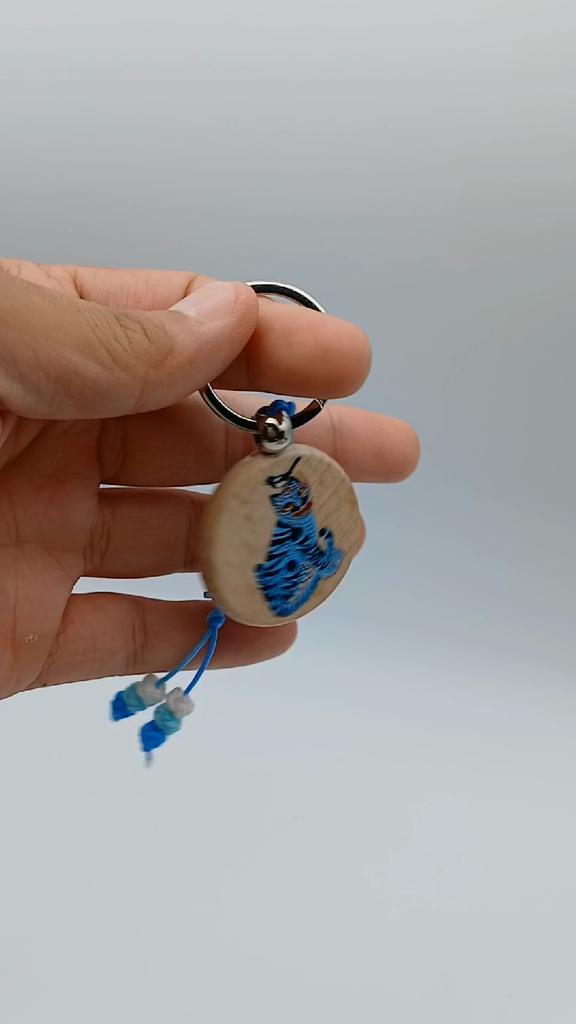 Синий тигр с сорокой круглый брелок Экологичный