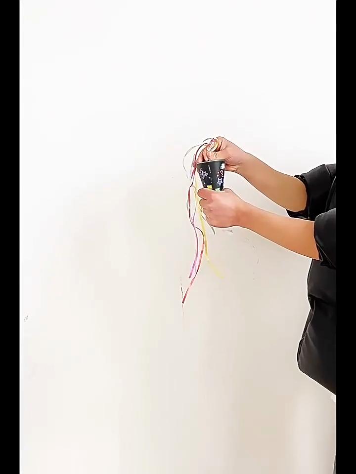 Мороженое Ленточный фейерверк, брошенный вручную Фейерверк Трубчатый фейерверк Красочные украшения для вечеринки по случаю дня рождения Фото Атмосфера Реквизит