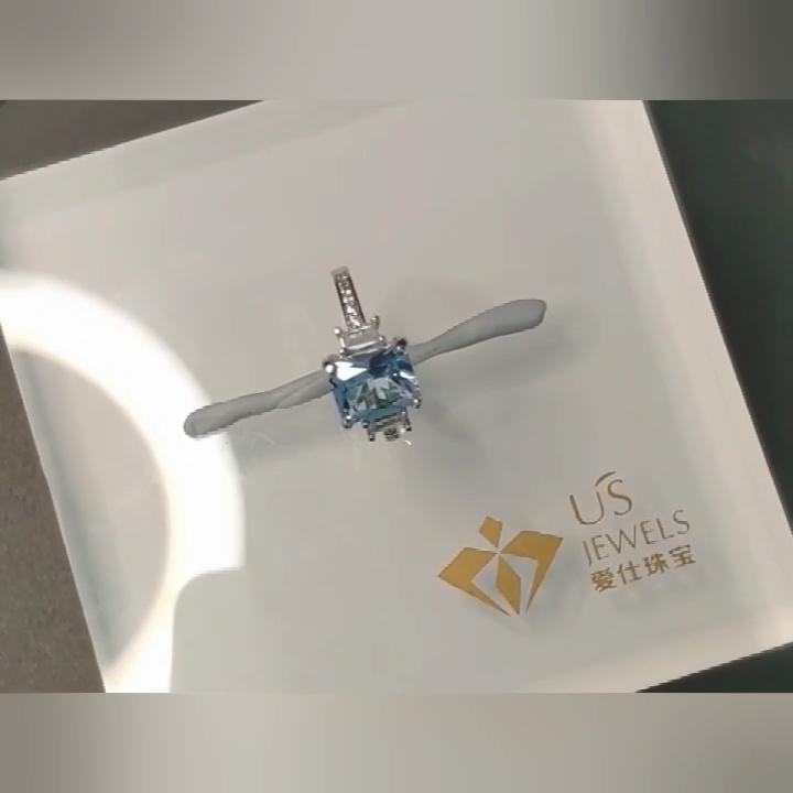 Ювелирный набор. Кольцо и серьги, квадратная форма камня. Представлено в голубом цвете