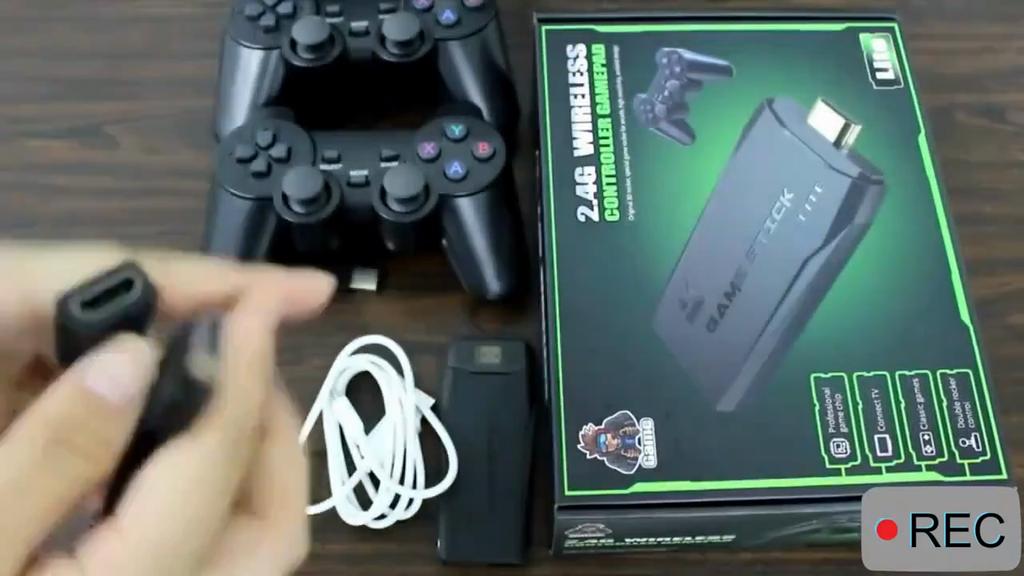 Портативная игровая консоль M8: Домашняя двойная игровая консоль, классическая беспроводная игровая приставка в стиле ретро, беспроводной контроллер 2.4G Plug and Play, лучший выбор подарка