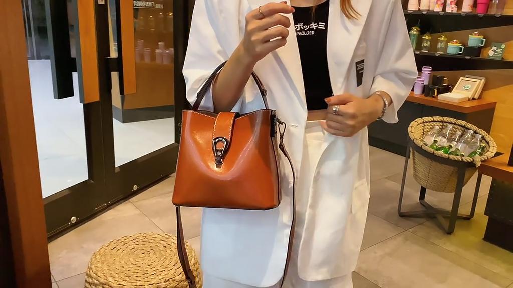 Real Oil Wax Leather Women's Bucket Bag Casual and Simple Handbag Large Capacity Ladies Cowhide Fashionable Crossbody Tote Bag
