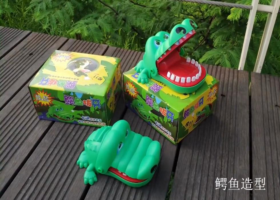 Alligator Hand-biting Toy with Dinosaur and Shark Prank Toy
