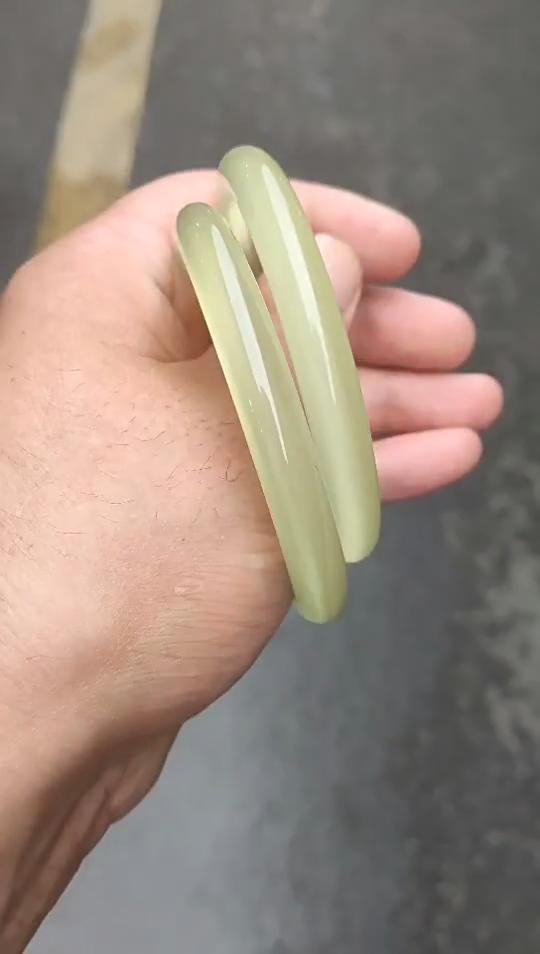 Браслет из натурального нефрита. Модный и простой женский браслет из нефрита.