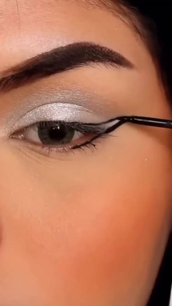 MAXFINE Водостойкая подводка для глаз Dipping Liquid Eyeliner Pen 01