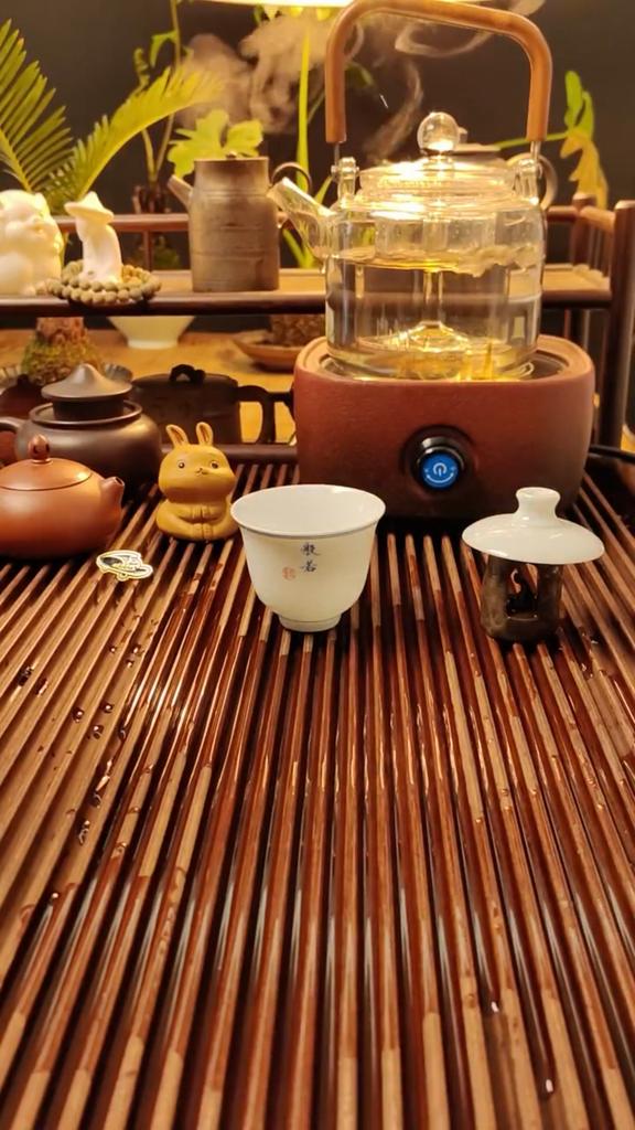 2022 MENGKU Rongshi Yongde Mu Ye Chun 001 Чайный пирог Пуэр 400 г Спелый чай Пуэр