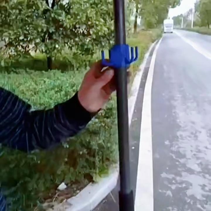 Крючок для пляжного зонта 4-зубчатый пластиковый крючок для зонта Подвешивание для полотенец, шляп, одежды, камеры, солнцезащитных очков, сумок Подходит для пляжных и кемпинговых поездок Синий и белый
