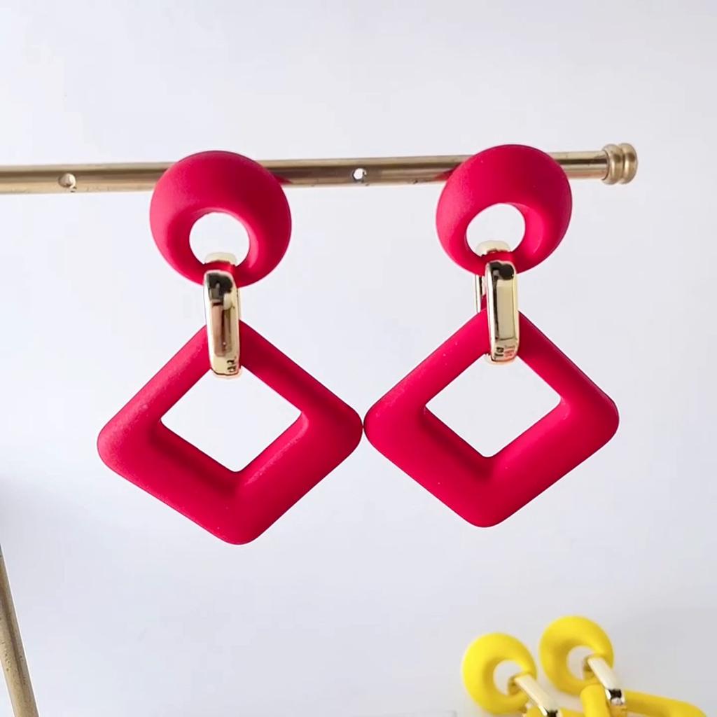 Pinkdudu 2024 Новые 12-цветные квадратные акриловые серьги-подвески, легкие роскошные многоцветные геометрические серьги для женщин, ювелирные изделия PD1488