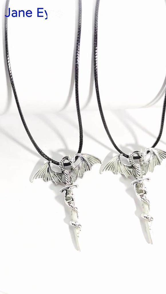 Кулон на цепочке в виде дракона с мечом в стиле панк