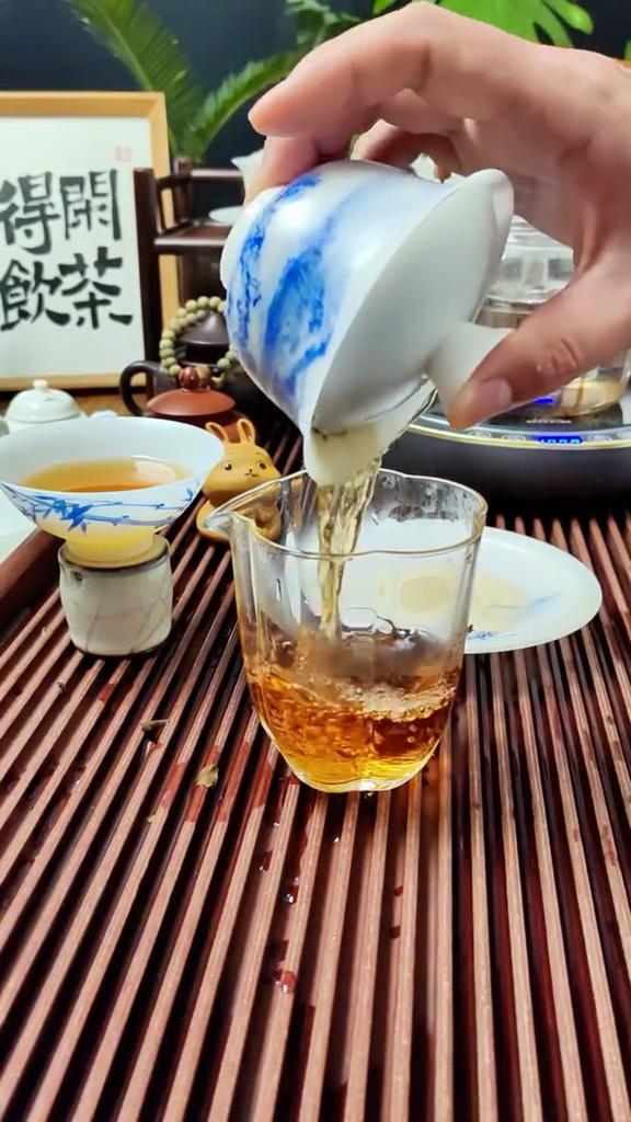 Чай Юньнань премиум-класса, мини-торт с золотыми бутонами, медовый сладкий чай Дяньхун, 100 г, зеленый чай