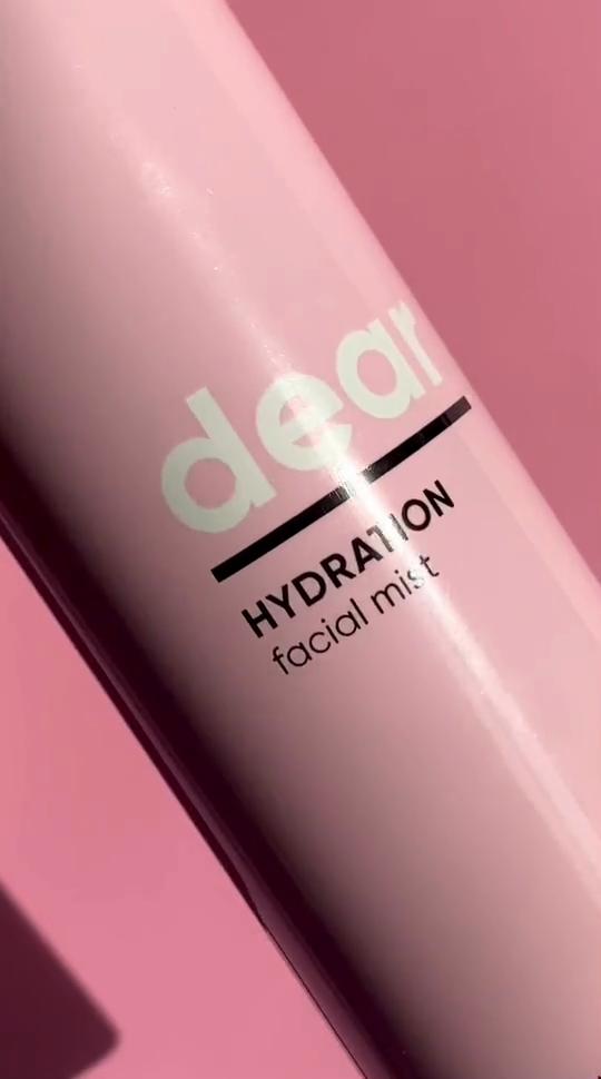 BANILA CO Dear Hydration Cool Down Mist 100 мл. Этот спрей идеально сочетается с макияжем и быстро впитывается в кожу, обеспечивая охлаждающий эффект.