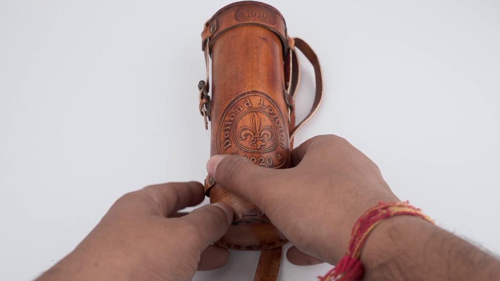 Функциональный телескоп Латунная конструкция Стеклянная оптика и высокое увеличение Камуфляжная отделка Длина 45,72 см в кожаной сумке