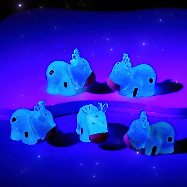 10Pcs/lot Cute Luminous Cow Animal Miniatures Mini Figurine Glow In the Dark Fairy Garden Decoration Moss Terrarium Micro Landscape*--*