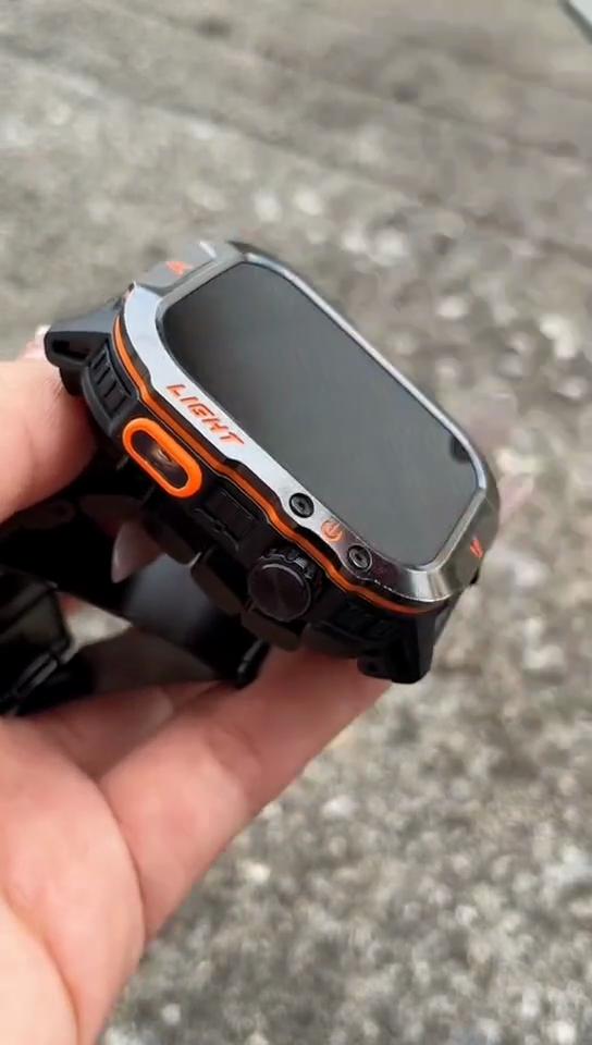 QTLLBT Sports Smartwatch, Built-in Flashlight, More Than 100 Activity Modes, Call and Message Reminders