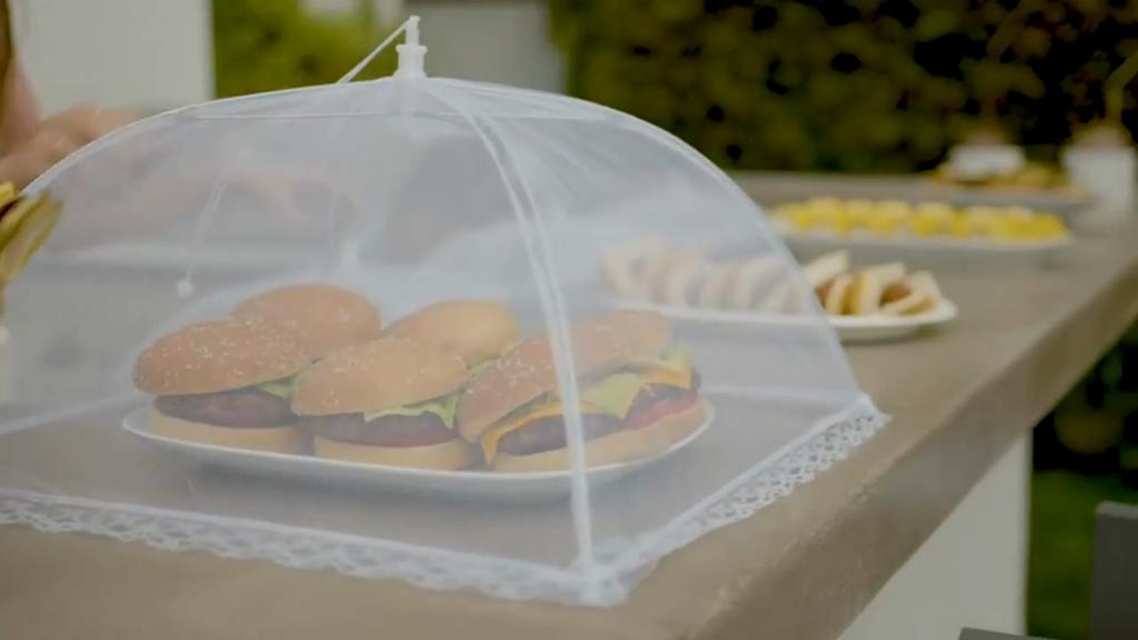Multifunctional Outdoor Mesh Picnic Food Cover - Ideal for Storing Food While Dining Al Fresco or Indoors.