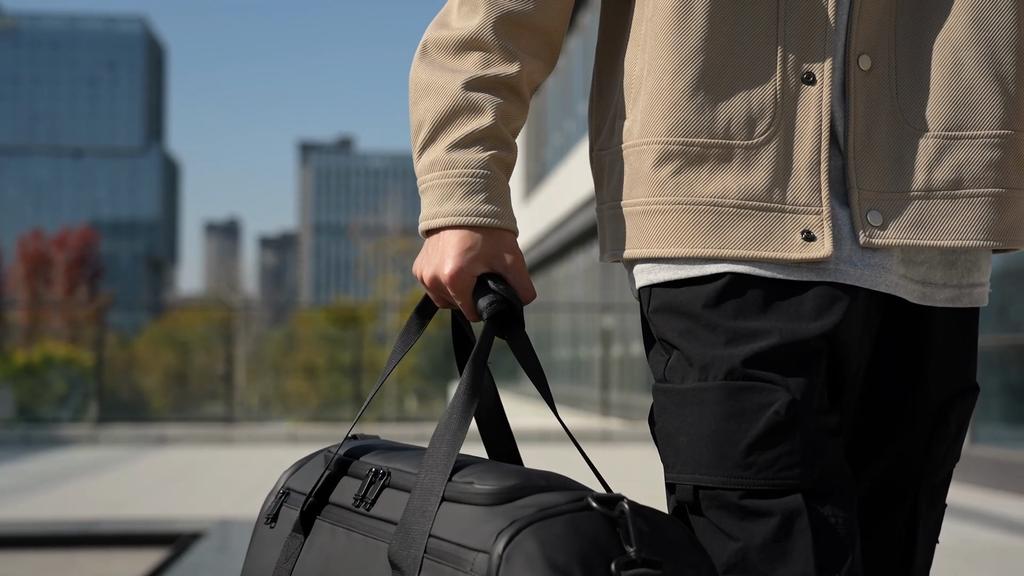 Men Large Capacity Luggage Bag for Business with Shoe Storage Lightweight Decompression Travel Bag