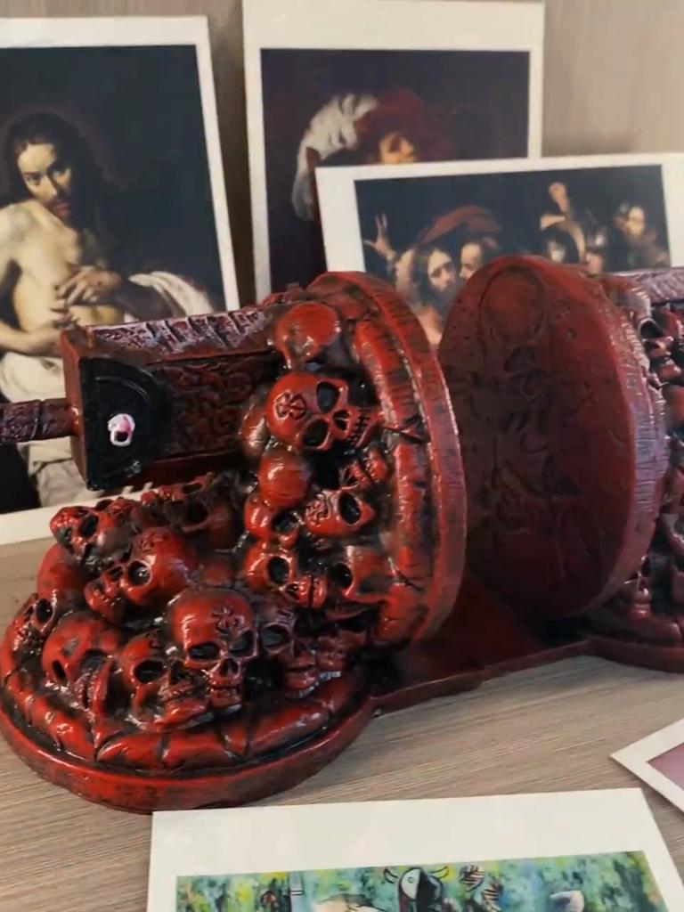 Уникальные и нескользящие книгодержатели в виде ножей для убийства драконов из «Берсерка»; Идеально для письменных столов и в качестве подарков