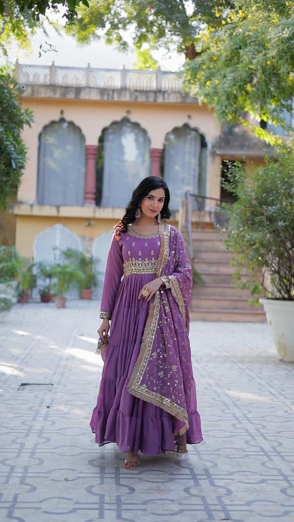 Желанное женское платье с пышной юбкой, выполненное из тканей Star Georgette и дизайнерской вышитой дупатты с привлекательной кружевной каймой, ЦВЕТ:- 4