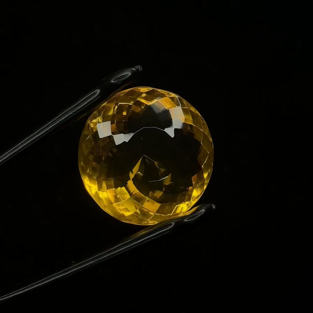 Brilliant Yellow Sapphire Loose Gemstone 6.05 Carat Natural Round Cut.