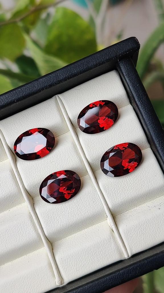 Партия россыпью цирконов, Натуральный циркон овальной огранки размером 14x10 мм, Целебная партия цирконов красного цвета.