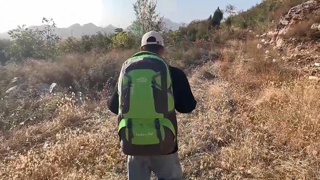 60L Large-capacity Mountaineering Backpack Outdoor Hiking Bag Sports Leisure Travel Bag