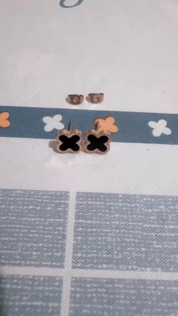 Классическая модная атмосфера, изысканный темперамент, серьги с четырьмя листами клевера, украшения для ушей из титановой стали