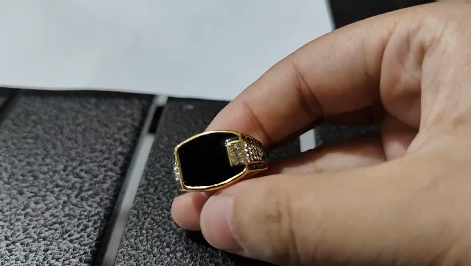 Classic Gold Color Metal Men's Ring with Inlaid Black Stone, Punk Style, Suitable for Engagement, Wedding, Luxury Jewelry