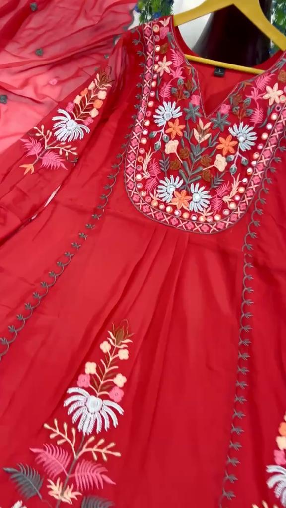 Новая привлекательная одежда для вечеринок с вышивкой разных цветов Fox Georgette Kurti Plazzo имеет стандартный крой и изготовлена ​​из высококачественных тканей и пряжи*