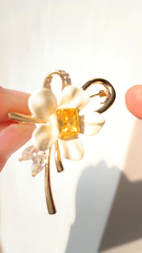 Senior Brooches Flower Leaf Brooch Pins for Women Suit Pendant Fashion Brooches Jewelry