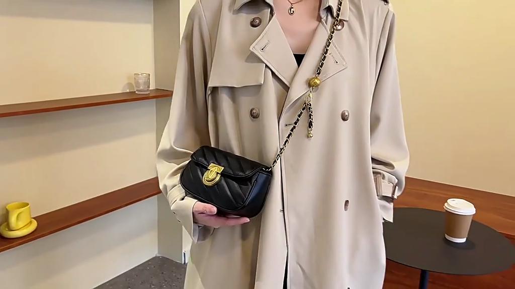 Fashion Women's Bags Autumn and Winter New Trendy Fashion Rhombus Embroidery Thread Personalized Lock Messenger Bag Chain Bag Fashionable Shoulder Bag