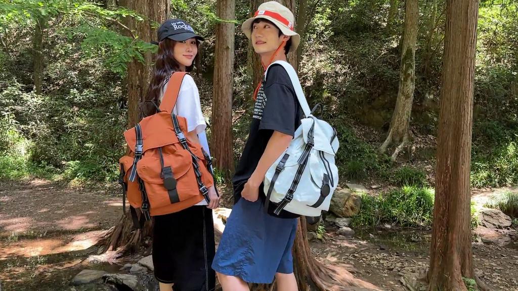 Men's Outdoor Hiking Mountaineering Bag Large Capacity Travel Backpack Women's Lightweight Computer Backpack Student Schoolbag