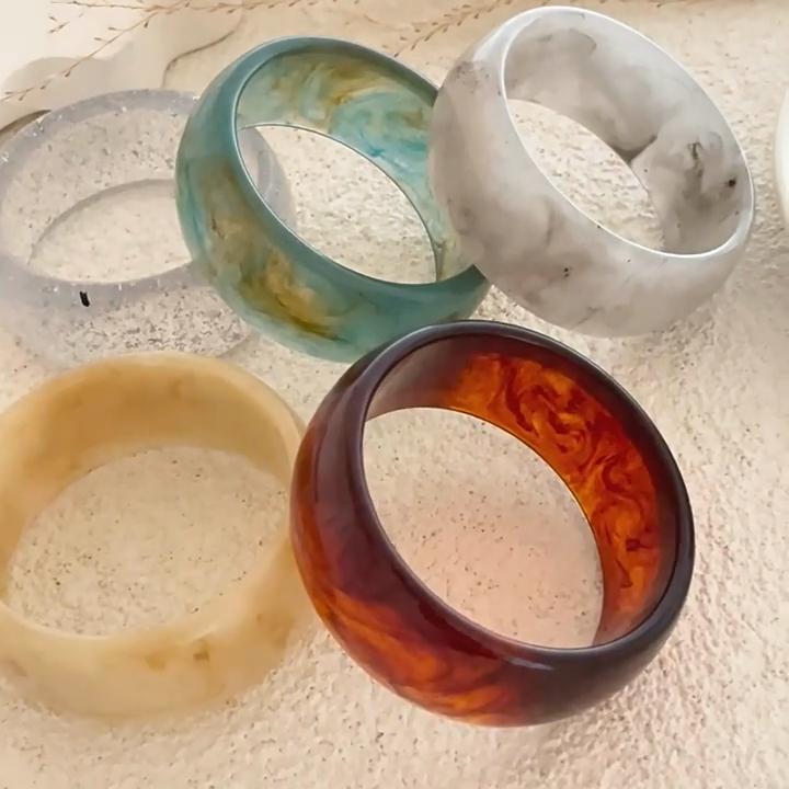Exaggeration Vintage Acrylic Bracelet for Women 3cm Width Irregular Colorful Vague Dyeing Round Bangle Bracelets Women's Jewelry