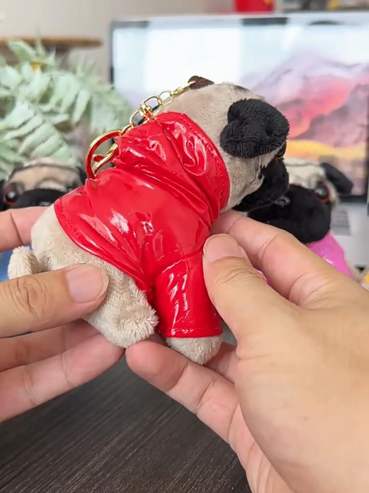 Плюшевая игрушка мопс брелок из ткани с коротким ворсом для подарка на день рождения и подвеска для сумки