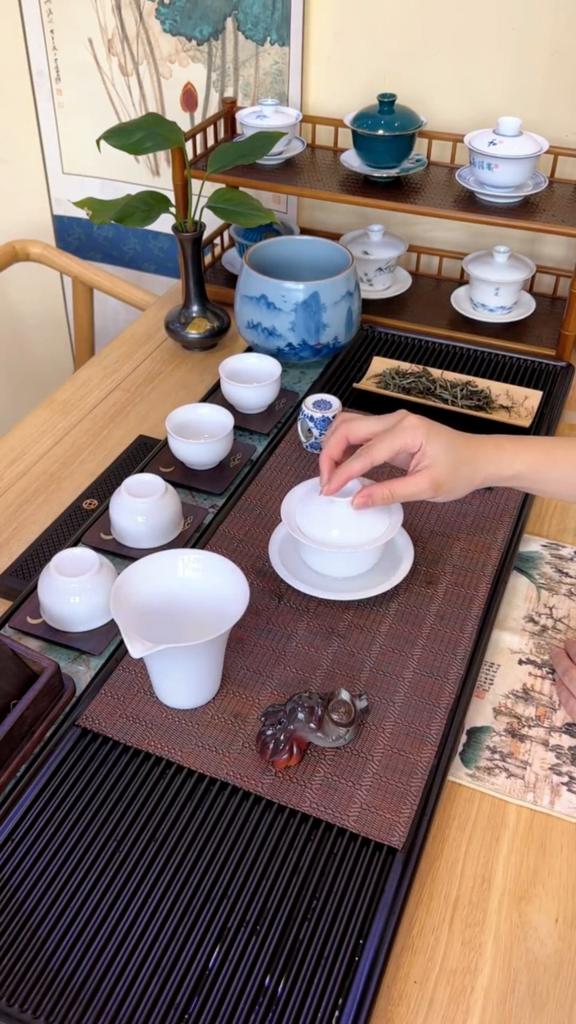 Чай Юньнань 2015 50 Баньчжан Чай Пуэр из древнего дерева Сырой чай 357 г Чай для торта