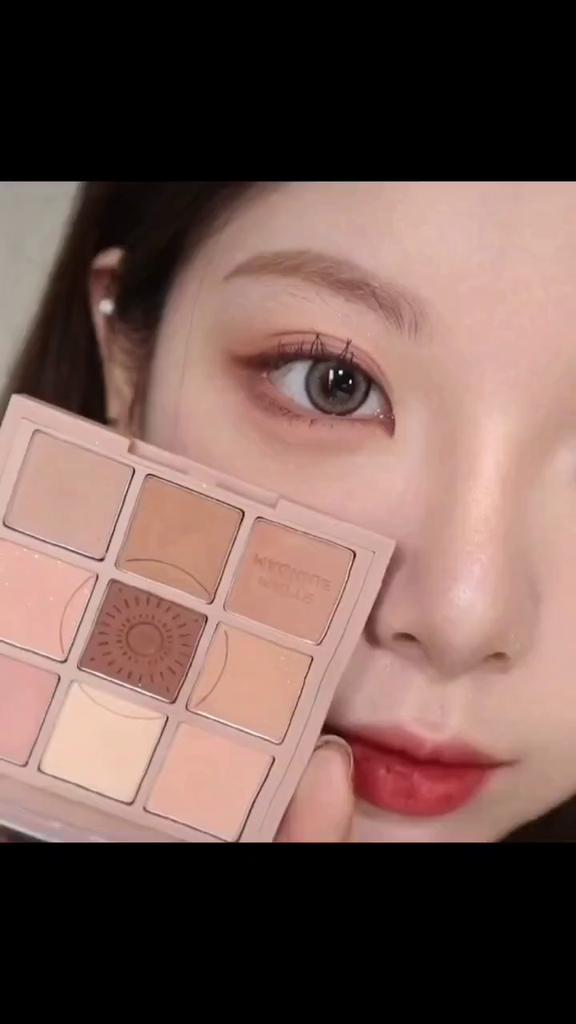 Nine Color Eyeshadow Tray Pearl Flash Matte Ground Color Contouring Tray Lasting Waterproof and Sweat Resistant Student Cosmetics Beauty Products