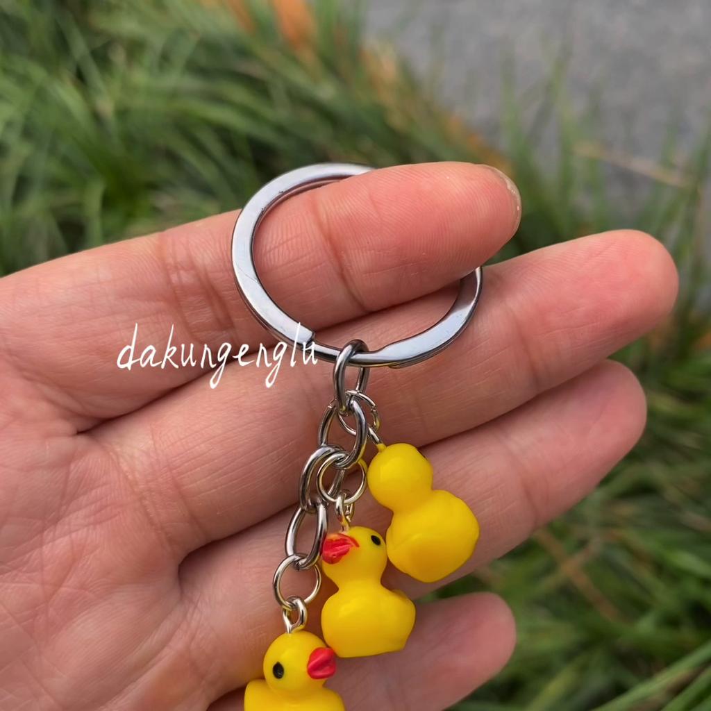 Cute Little Yellow Acrylic Plastic DUCK Key Chain Dancing Duck Keychain Couples Women Friend Gift Bag Pendant Accessory Keyring