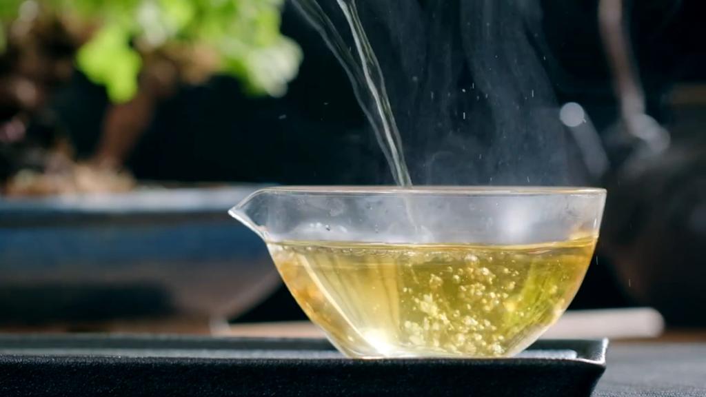 357g High Quality Tea 2021 Yunnan Yiwu Ancient Tree Pu'er Tea Cake