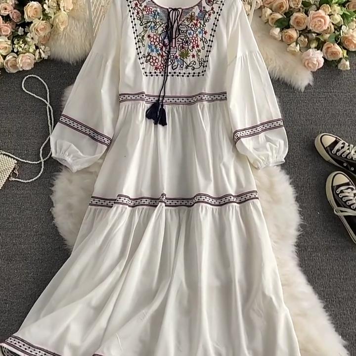 Holiday Retro Ethnic Embroidery Dresses Women Vintage V-neck Tassel Lace Up Dress Party Long Sleeve Fashion Long Dress Loose New