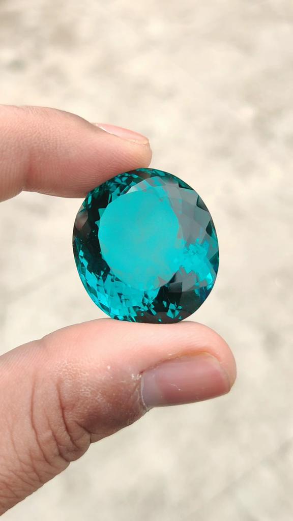 Огромный размер, ограненный вручную овальный стеклянный камень, отдельный камень, 88,50 карата, размер камня 30x26x20 мм.