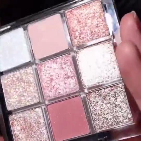 Nine-color Waterproof Eyeshadow Tray Pearlescent Natural Brightening Long-lasting Setting Laying Silkworm Shadow Tray Eye Makeup Student Woman Makeup