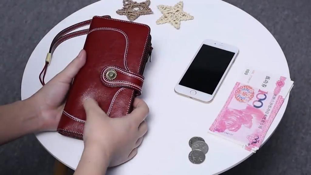 Genuine Leather Wallet for Womens  Large Capacity  Made From Oil Wax Cowhide  Nice and Elegant