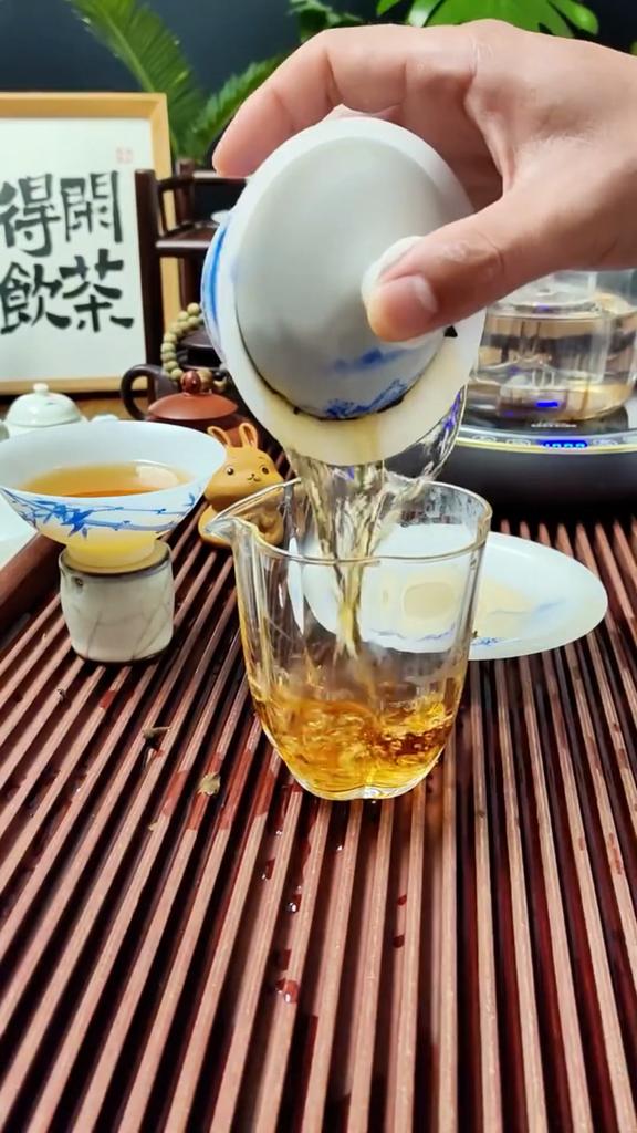 Классический 7542 * 2018 Юньнань Мэнхай Дайи Сырой чай Пуэр 150г Шен Пуэр 1801