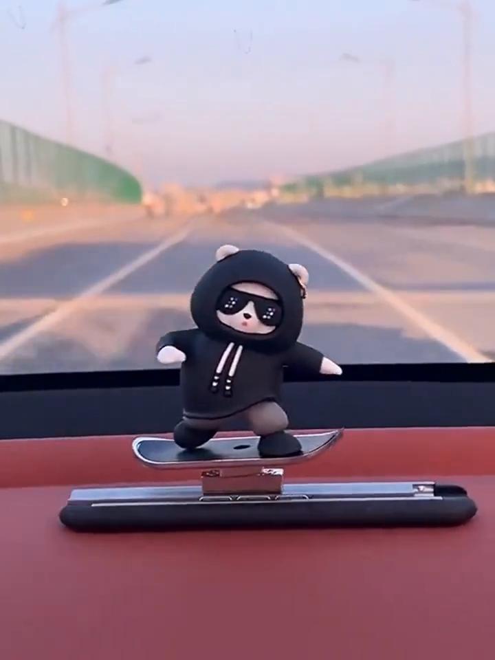 Динамичная медвежья машинка для скейтбординга, украшение на приборную панель автомобиля с бесшумным скользящим дизайном