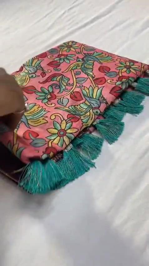 Мягкие хлопковые сари чандери с цифровым принтом каламкари и кисточками по всему сари.