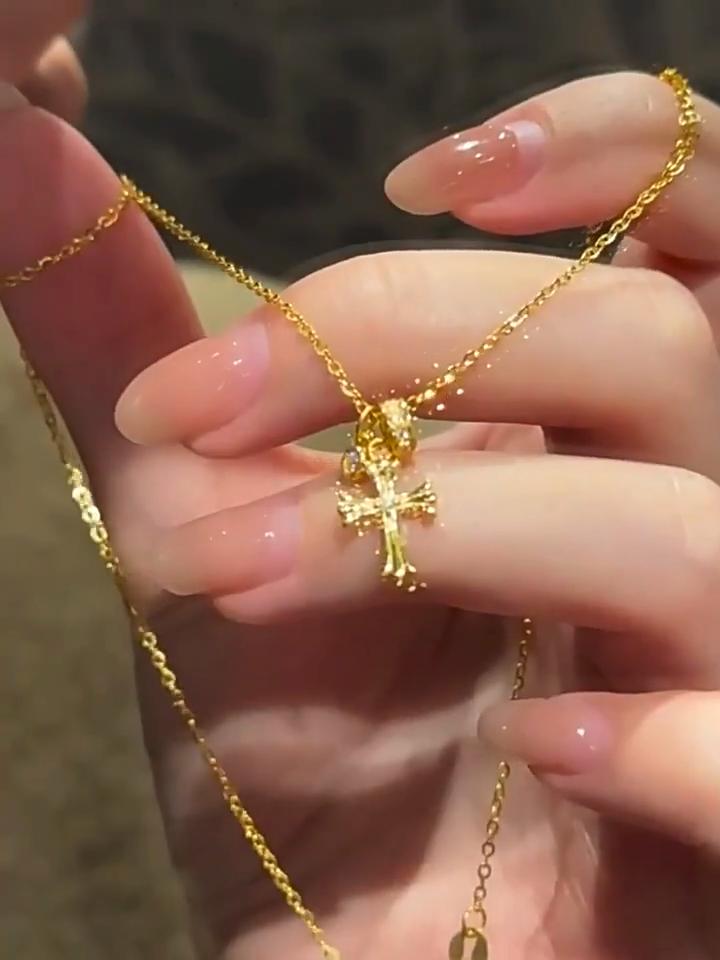 Crucifix Love Necklace Female New Fashion Versatile Lightweight Luxury Titanium Steel Does Not Lose Colour Collarbone Chain