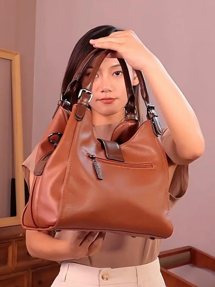 New European and American Retro Fashion Meniscus Baguette Bag Portable Messenger Large-capacity Compartment Female Bag