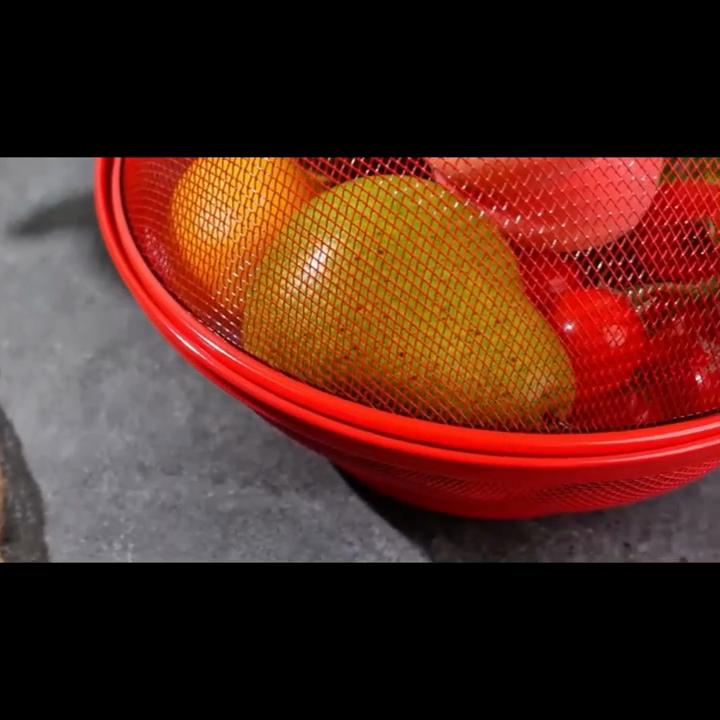 Металлическая корзина для фруктов с сетчатой крышкой, антикоррозийный дизайн, дышащая и вентилируемая, с отверстиями для подвешивания, подходит для кухни, кемпинга, пикника, рождественского украшения