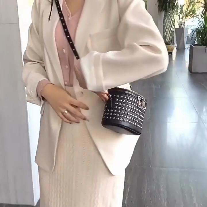 Yogodlns Роскошная женская сумка-ведро в стиле ретро, новая модная маленькая квадратная сумка с заклепками и бриллиантами, индивидуальная сумка высокого класса через плечо