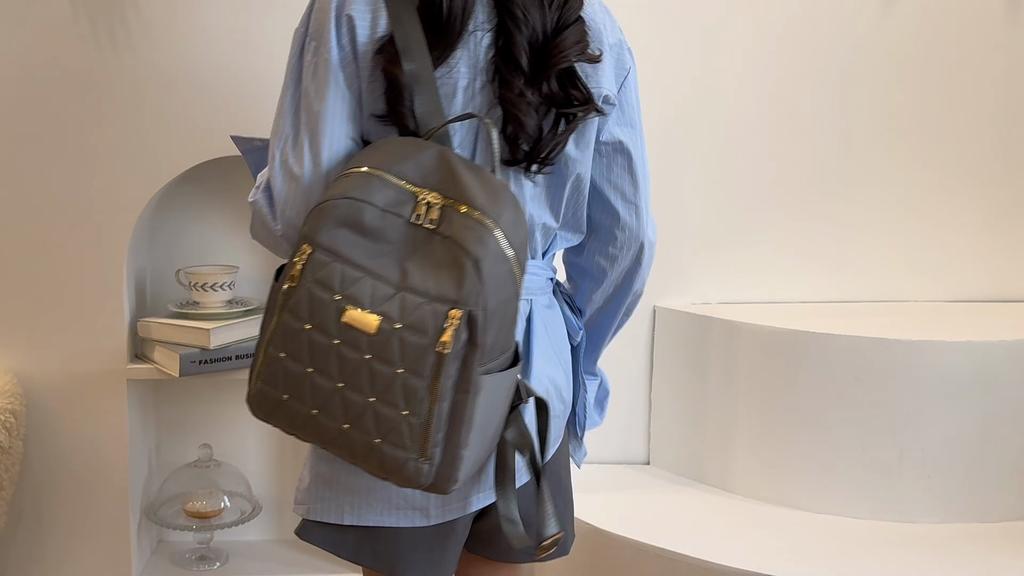 Женский рюкзак с заклепками, маленький рюкзак, легкая дорожная сумка